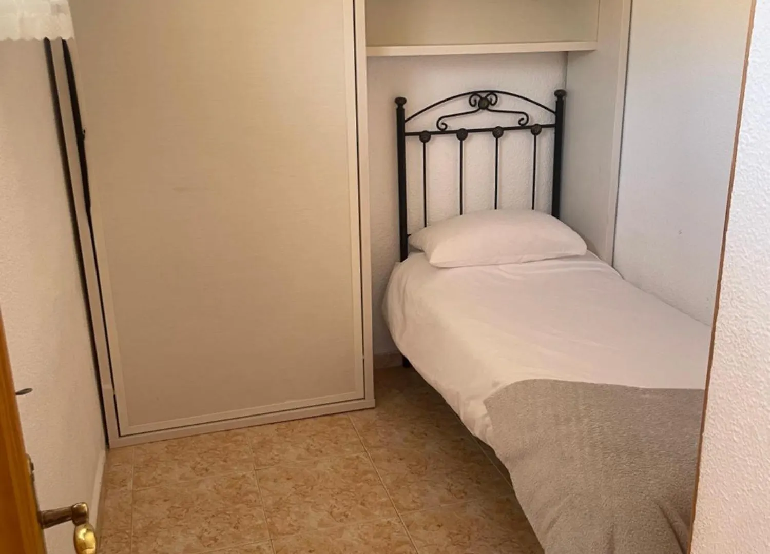 Central 2 Bedroom Apartment 托雷莫利诺斯 0*,  西班牙