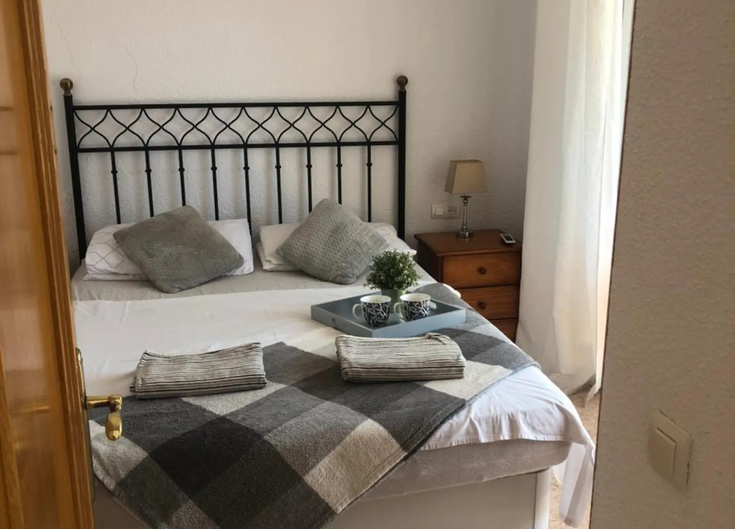 Central 2 Bedroom Apartment 托雷莫利诺斯